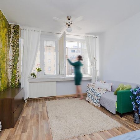 Stay With Friends In Warsaw Exterior photo